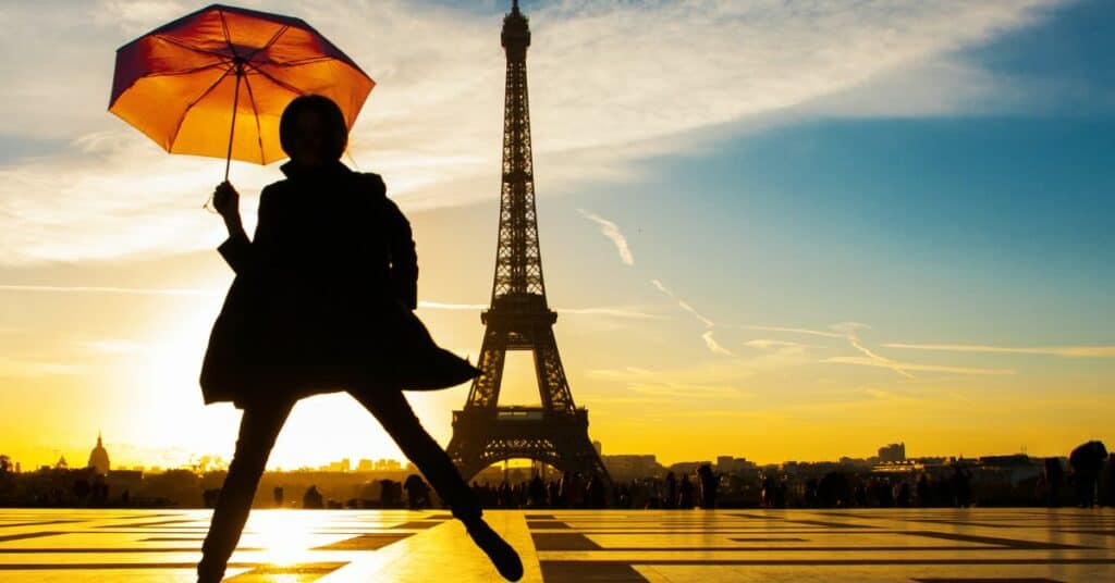איך למצוא את העסקאות הכי טובות כשטסים לפריז